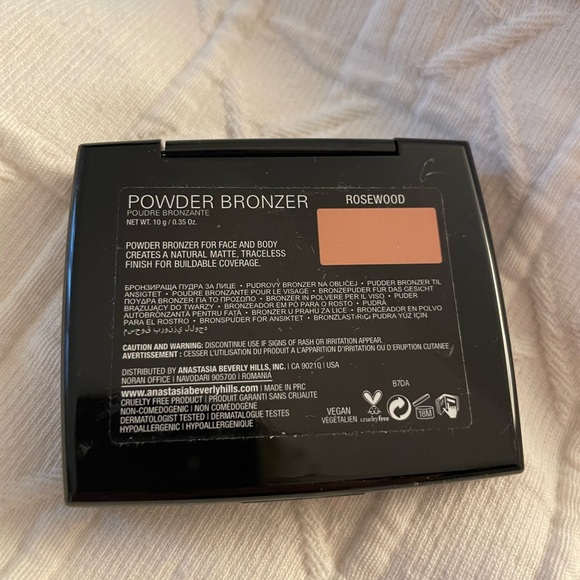 Anastasia Beverly Hills Powder bronzer - Rosewood - Picture 3 of 3